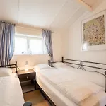 Nyaraló Zeewind 246 With Parking By Interhome