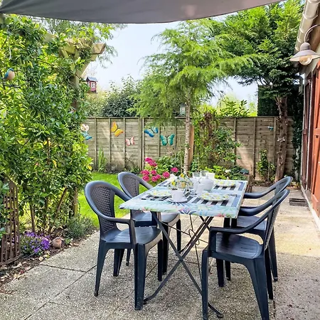 Zeewind 246 With Parking By Interhome Ferienhaus